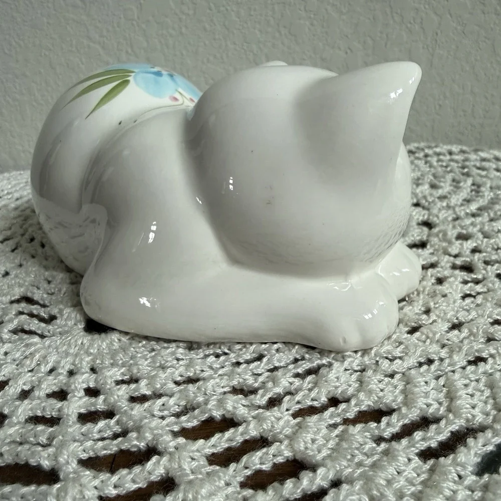 1989 House of Lloyd Ceramic Cat White with Blue Flowers Sleeping Kitty Figurine
